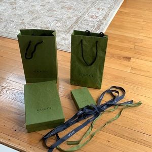 Gucci shopping bag, box, and ribbon set